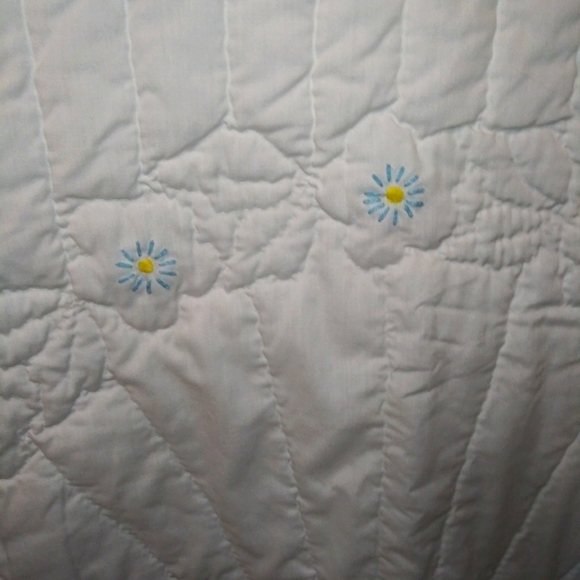 Dancing Raggedy Ann & Andy Hand Embroidered & Quilted  Crib Quilt/Wall Hanging - Picture 5 of 10